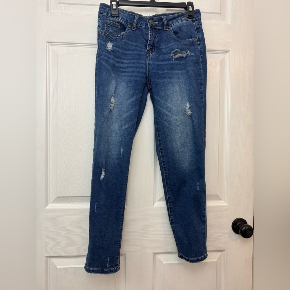 Signature Studio Women’s Distressed Blue Skinny Jeans Size 4